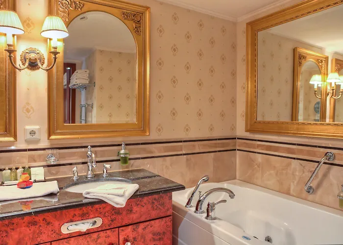 Seetelhotel Ahlbecker Hof Elegante Traditionshotel & Ruhiger Rueckzugsort An Der Ostsee هيرينجسدورف